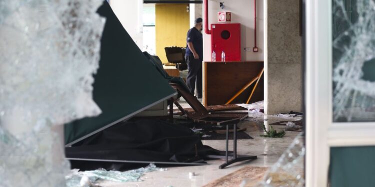 Palácio do Supremo Tribunal Federal destruído, após distúrbios antidemocráticos no ultimo domingo