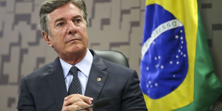 Brasília - O senador Fernando Collor, durante audiência pública na Comissão de Relações Exteriores e Defesa Nacional, do Senado, para debater questões ligadas à soberania nacional e aos projetos estratégicos do Exército do Brasil. (Marcelo Camargo/Agência Brasil)