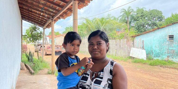 Brasília (DF) - Bolsa Família inclui um milhão de famílias e bate recorde de valor médio: R$ 672,45. - Francilene e Marcelo em Garrafão do Norte (PA): adicional de R$ 150 amplia cardápios. Fotos: Fábia Prates/Secom